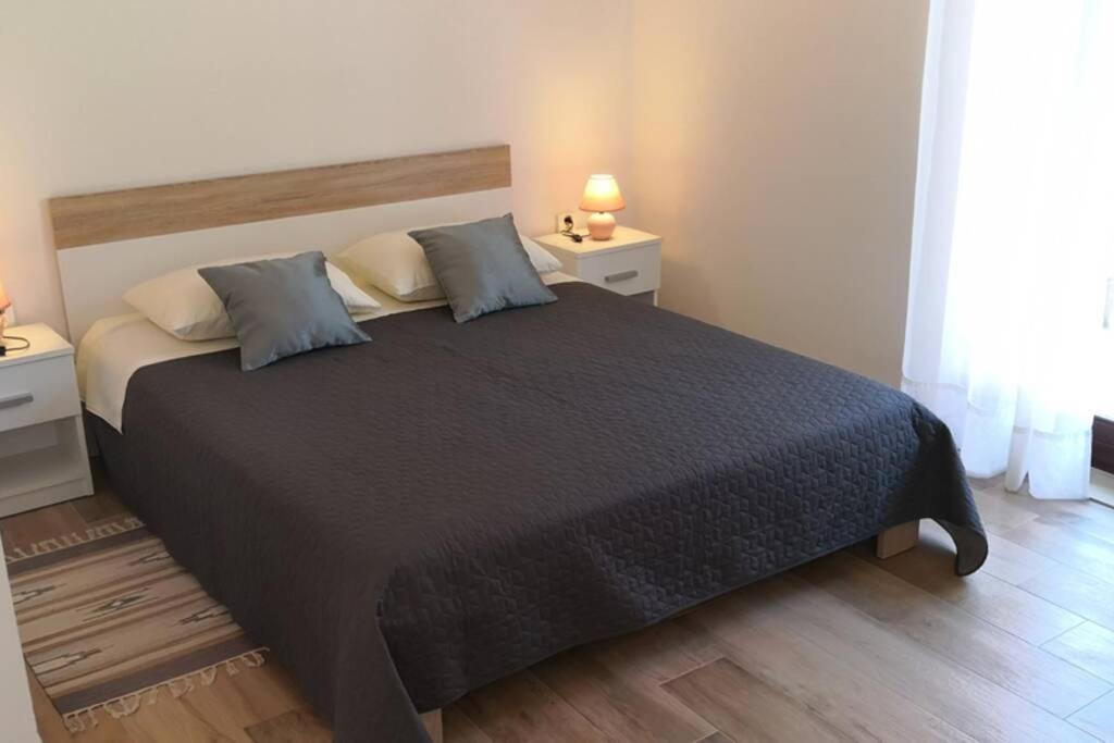 Apartment Vesna For 2, Free Parking And Wi-Fi Pula Bagian luar foto