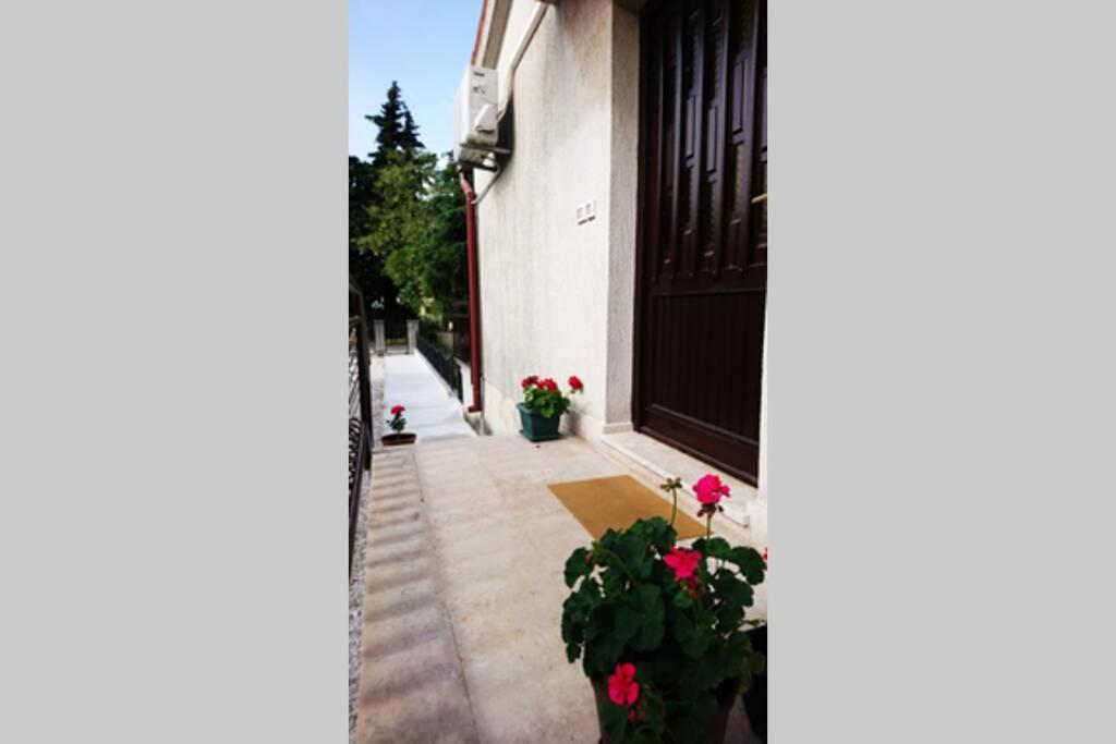 Apartment Vesna For 2, Free Parking And Wi-Fi Pula Bagian luar foto