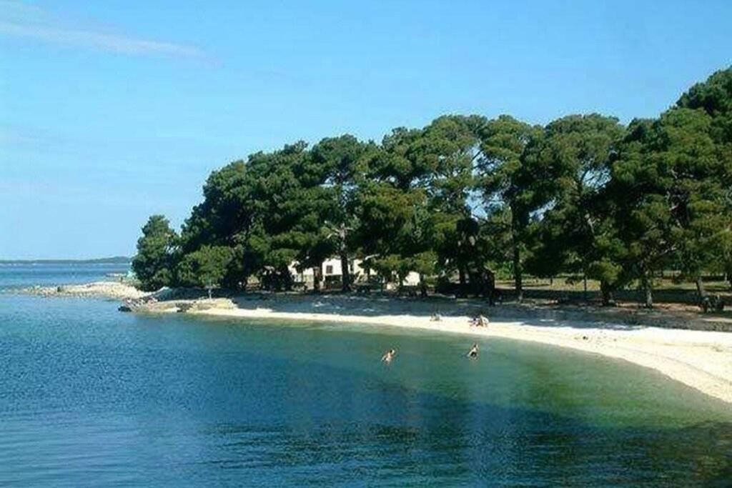 Apartment Vesna For 2, Free Parking And Wi-Fi Pula Bagian luar foto