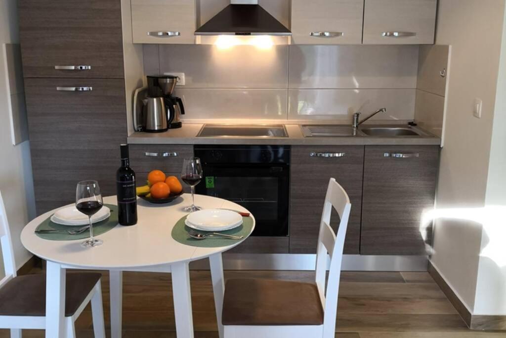 Apartment Vesna For 2, Free Parking And Wi-Fi Pula Bagian luar foto