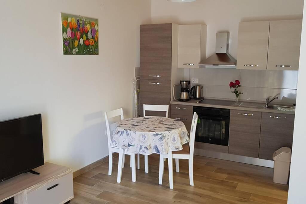 Apartment Vesna For 2, Free Parking And Wi-Fi Pula Bagian luar foto