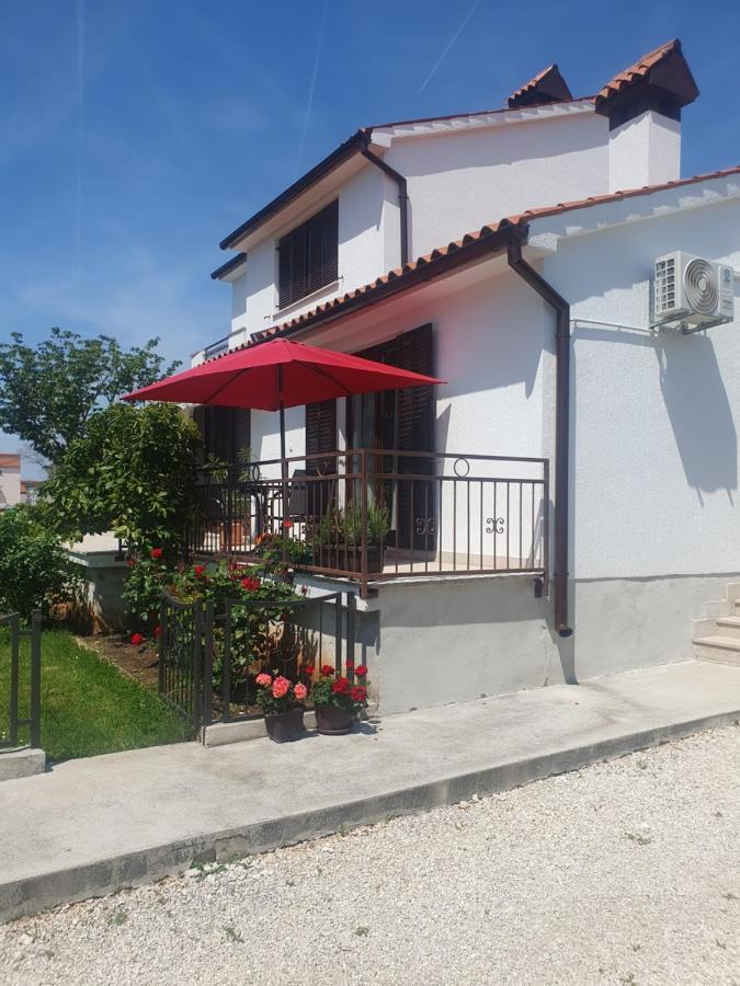 Apartment Vesna For 2, Free Parking And Wi-Fi Pula Bagian luar foto